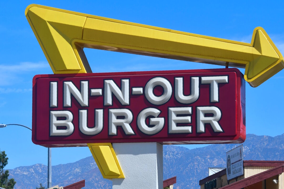 Top Florida Official Pleads With In-N-Out to Move After Vaccine Mandate Closures