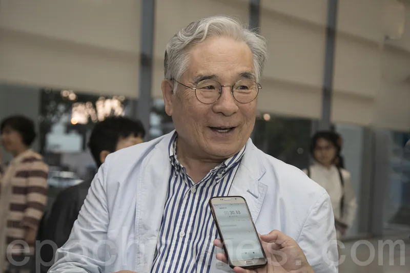 Jeon Sunghwan, president of Korean Performing Arts Promotion Association, enjoyed the Shen Yun Symphony Orchestra’s performance at Daegu Concert House, Daegu, South Korea, on Sept. 30, 2018. (Quan Jinglin/The Epoch Times)