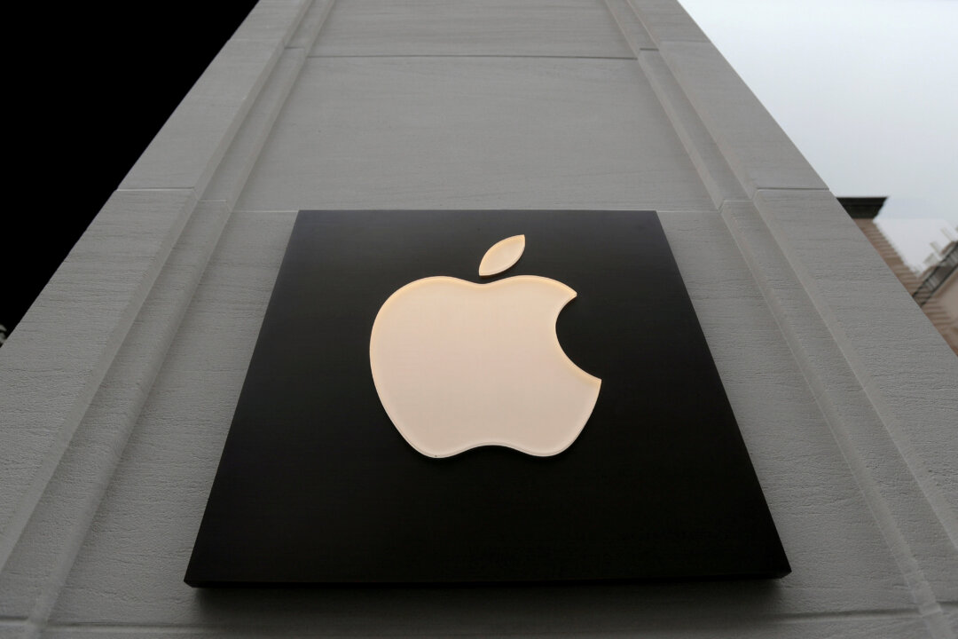 Apple Self-Driving Car Rear Ended During Road Testing | The Epoch Times