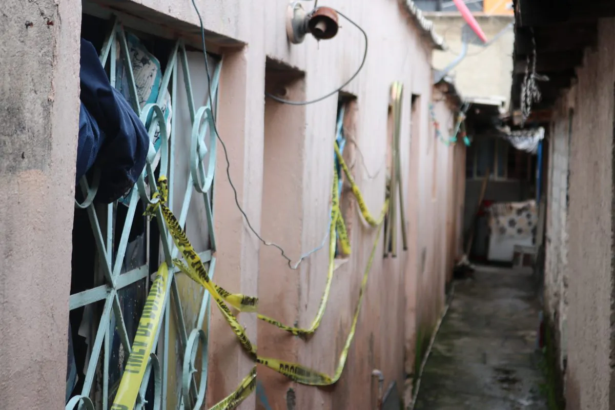 The residence of Luis Pérez García, a Mexican journalist who was bludgeoned to death, shown cordoned off by police on Aug. 28, 2018, in Mexico City. (Tim MacFarlan/Special to The Epoch Times)