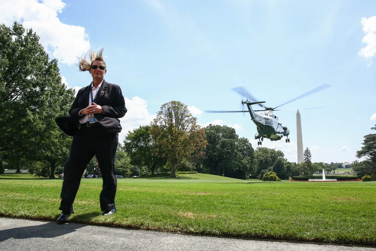 A Secret Service agent stands guard in a file photo. (Samira Bouaou/The Epoch Times)