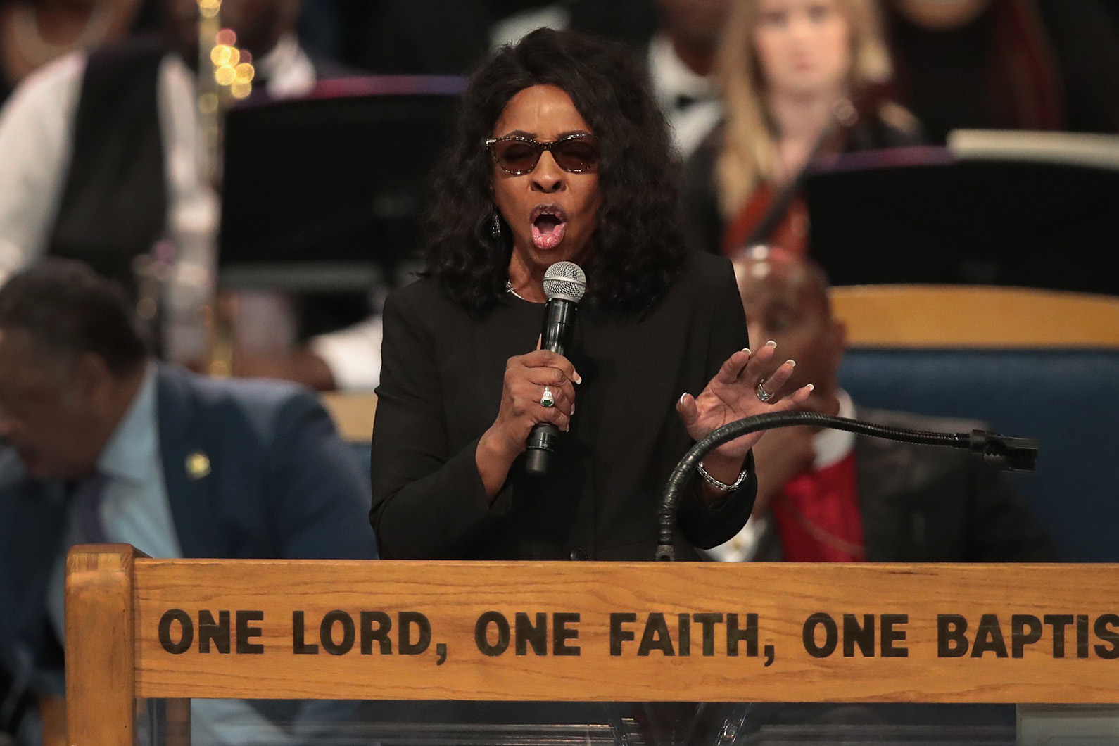 Gladys Knight performs at the funeral for Aretha Franklin
