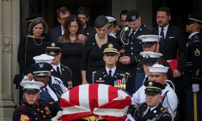 An honor guard carries the casket of Sen. John McCain at the Washington National Cathedral in Washington on Sept. 1, 2018. (Drew Angerer/Getty Images)