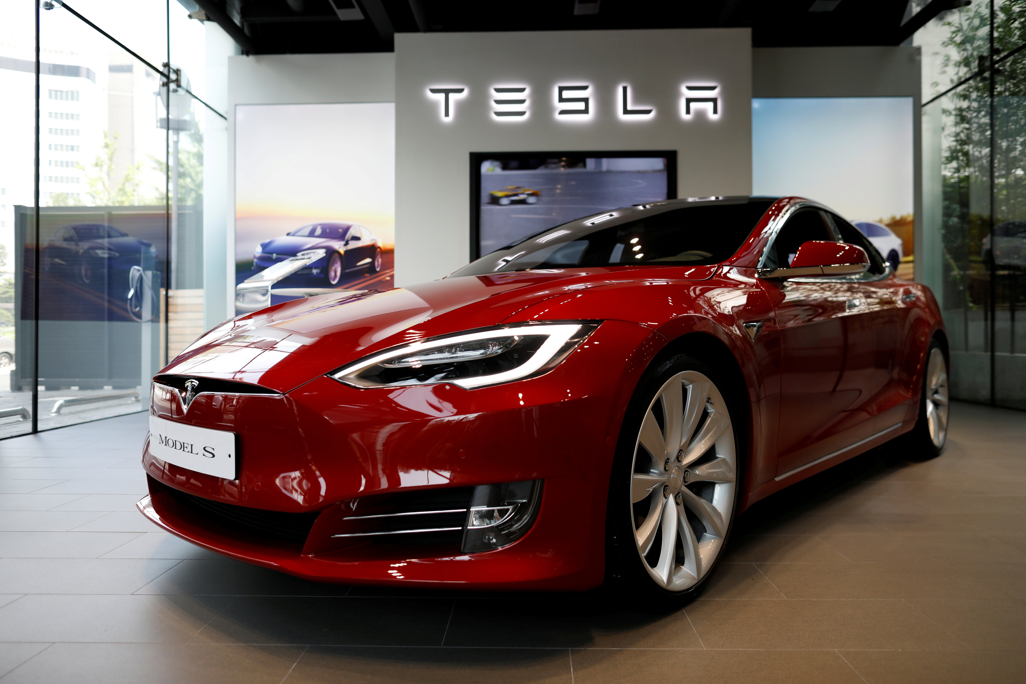 Компания Tesla model s