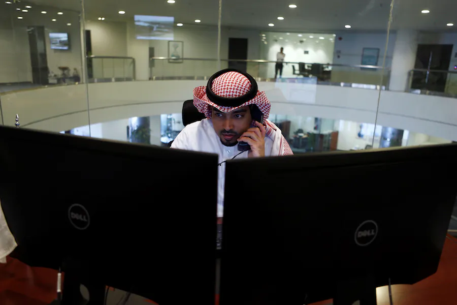 A Saudi trader observes the stock market on monitors at Falcom stock exchange agency in Riyadh, Saudi Arabia February 7, 2018. (Reuters/Faisal Al Nasser)