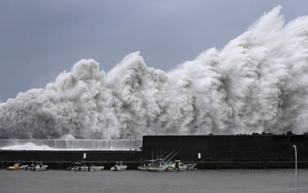 High waves triggered by Typhoon Jebi
