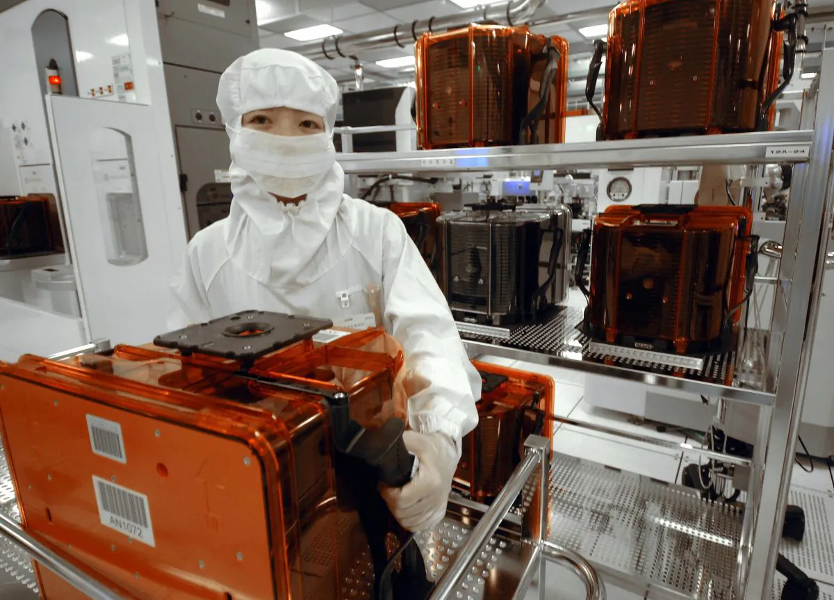 An engineer holds a wafer pod at a wafer factory in Tainan Science Park, southern Taiwan, on April 28, 2006. (Sam Yeh/AFP/Getty Images)