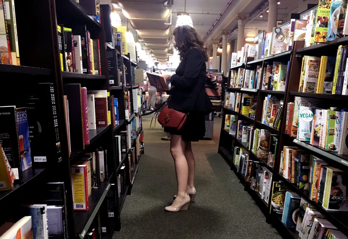 A woman looks at books inside a Barnes &Noble Booksellers store in Manhattan, New York City, on June 17, 2016. (Mike Segar/Reuters)