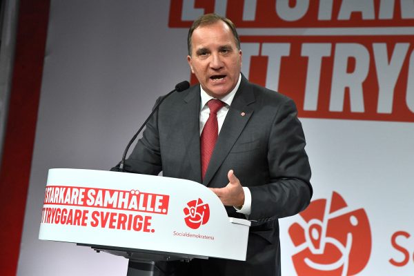 Stefan Lofven addresses supporters