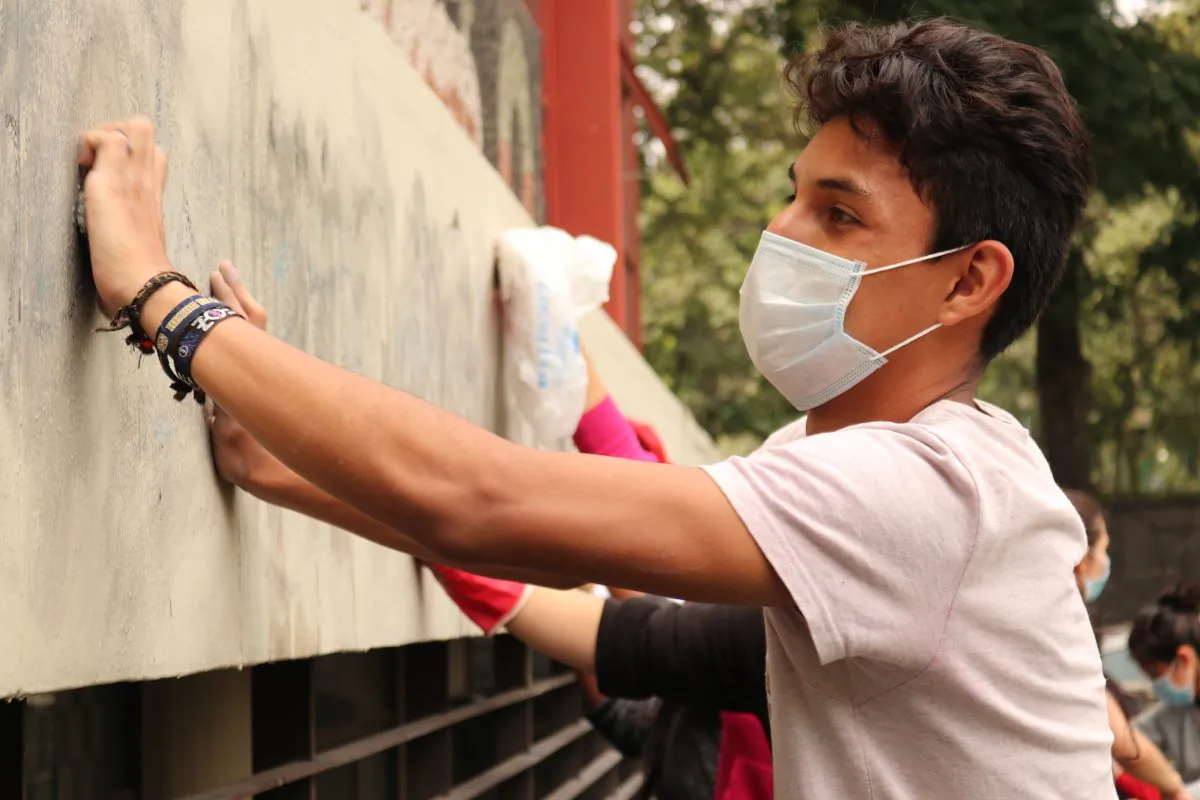 Mexico's National Autonomous University (UNAM) student Miguel Ángel Romero Castillejos helps in the voluntary effort on Sept. 7, 2018 in Mexico City. (Tim MacFarlan/Special to The Epoch Times)