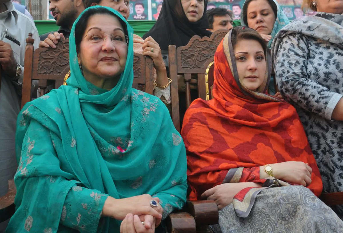 Kulsoom Nawaz (L), wife of Pakistan's former Prime Minister Nawaz Sharif and her daughter Maryam Nawaz (R) in Lahore, Pakistan on May 4, 2013. (Arif Ali/AFP/Getty Images)
