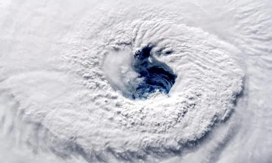 Bonefish Grill Gives First Responders a Free Meal Ahead of Hurricane Florence