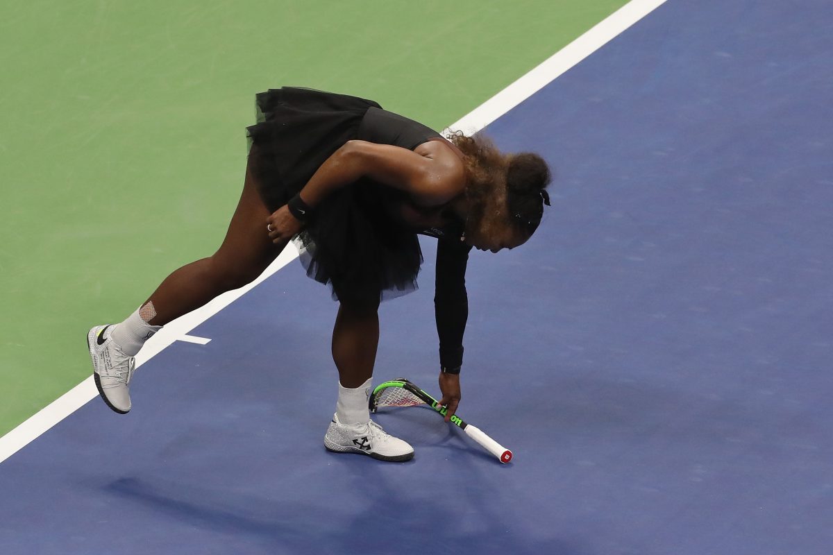 Serena Williams picks up broken racket