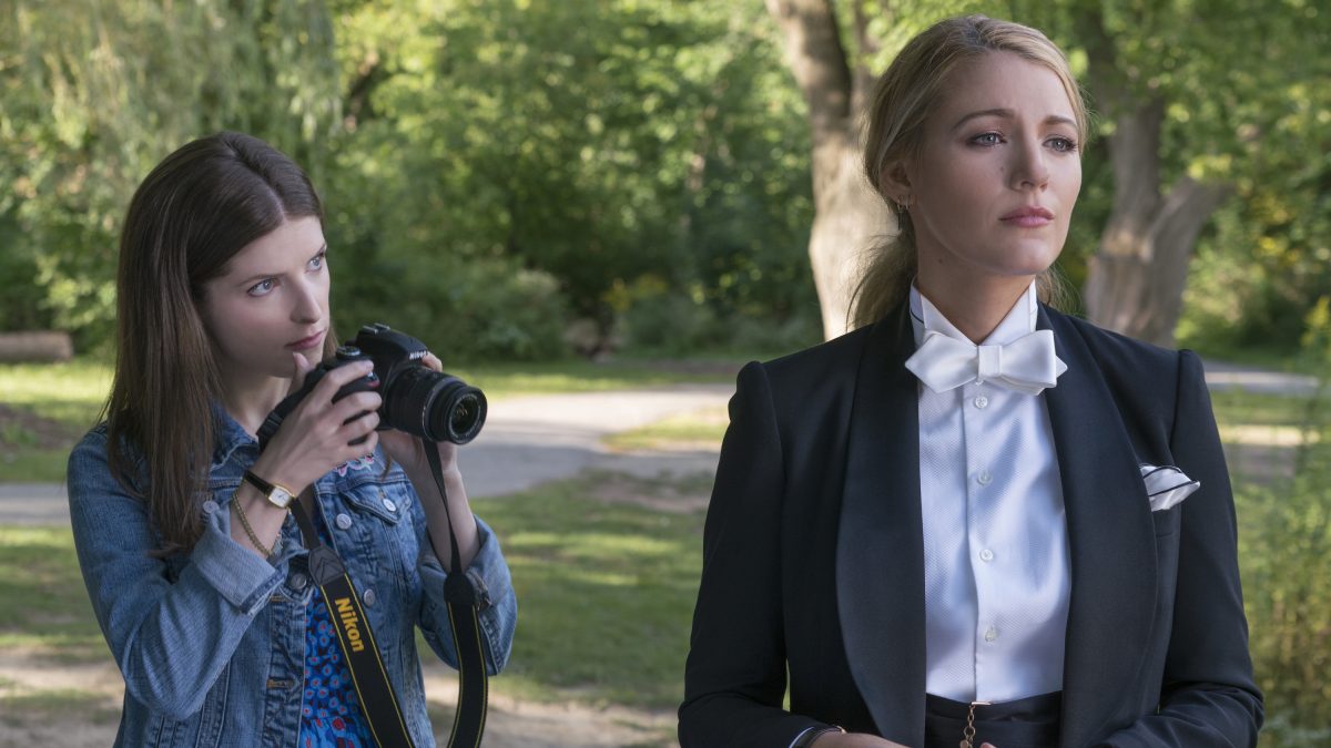 Anna Kendrick takes photo of Blake Lively