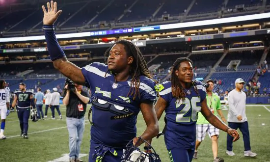 One-Handed NFL Linebacker Featured in Gillette Ad