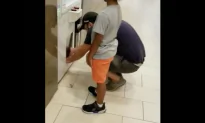 Man Tells Girl to Steal Prizes From Inside Vending Machine Game