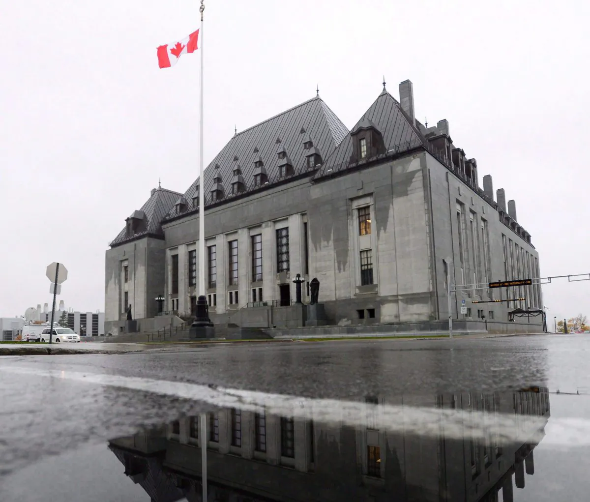 The Supreme Court of Canada in Ottawa in a file photo. The legal services industry is slowly adapting to technological change. (The Canadian Press/Sean Kilpatrick)