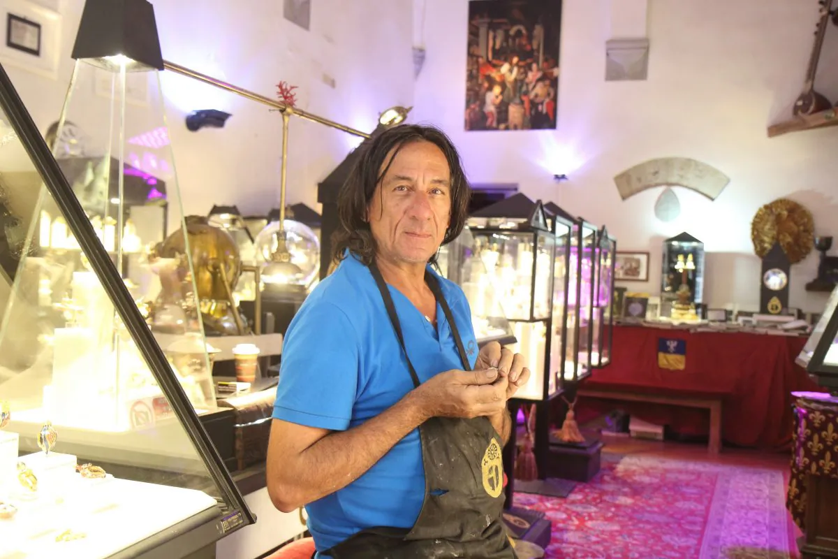 Alessandro Dari in his Florence workshop on July 10, 2018. (Lorraine Ferrier/The Epoch Times)