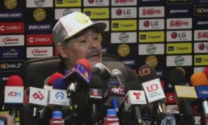 Mexicans Welcome Soccer Legend Maradona with Mixed Feelings