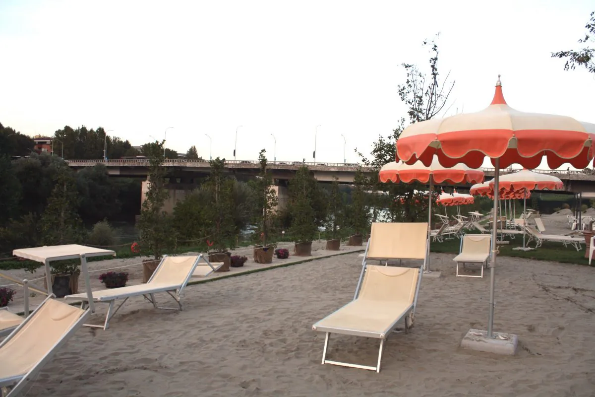 Rome's artificial beach, Tiberis, on Sept. 12, 2018. The beach, sited along the banks of the Tiber River in the south of the city, opened to the public on Aug. 4, 2018. (Maria Michela D'alessandro/Special to The Epoch Times)