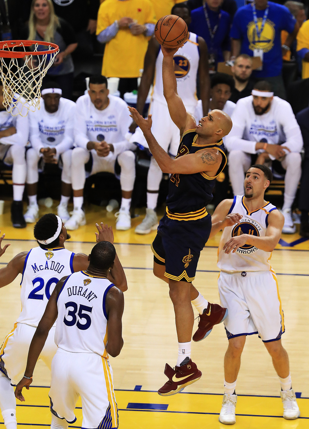 Richard Jefferson attempts to score against the Warriors