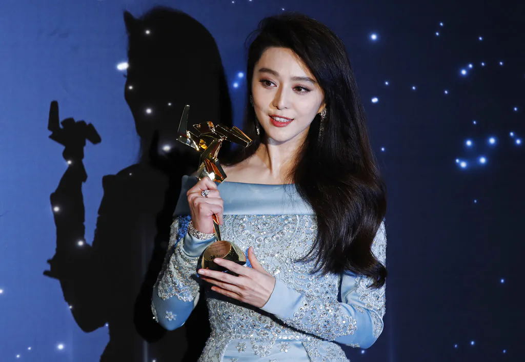 Chinese actress Fan Bingbing poses after winning the Best Actress Award of the Asian Film Awards in Hong Kong on March 21, 2017. (Kin Cheung/AP)