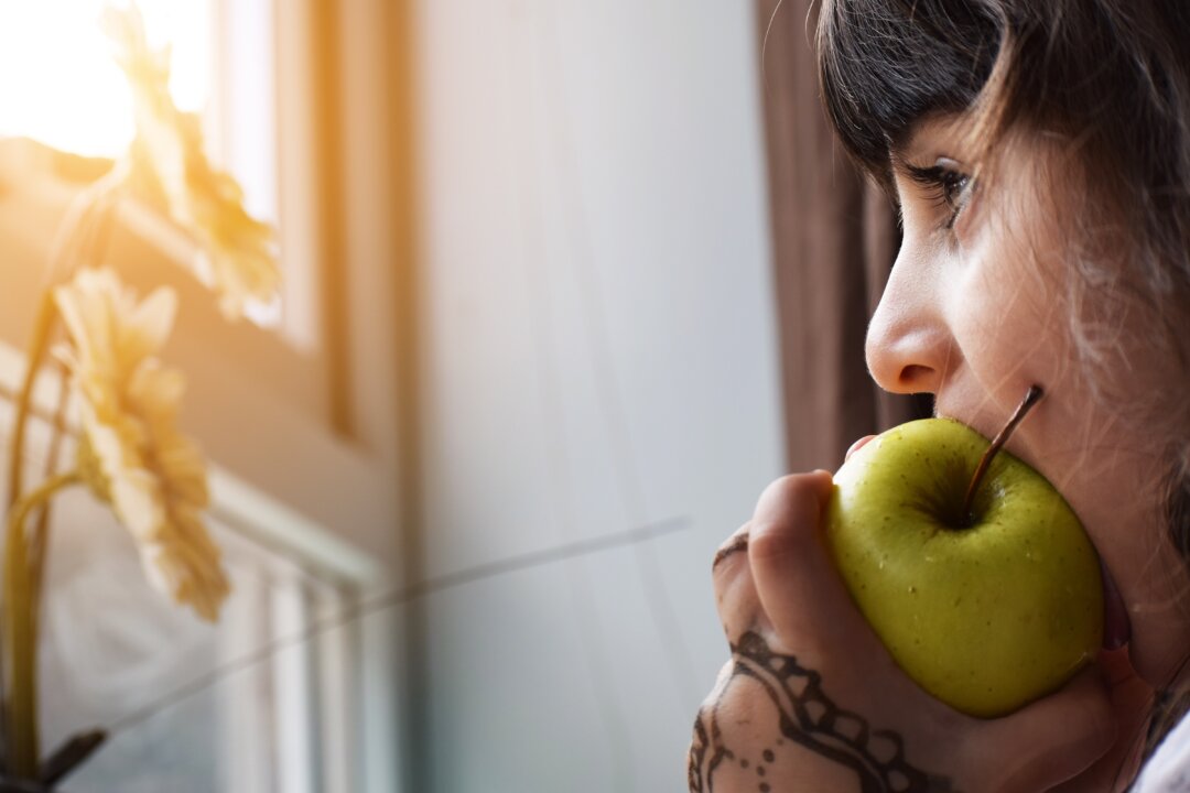Feed your kids more fresh fruit and vegetables. (Khamkhor/Unsplash)