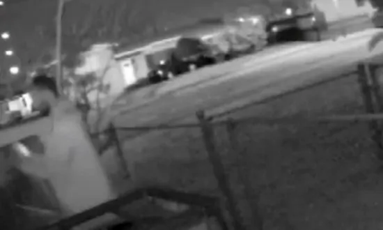 Video: Miami Peeping Tom Looks Inside Home With Children Inside