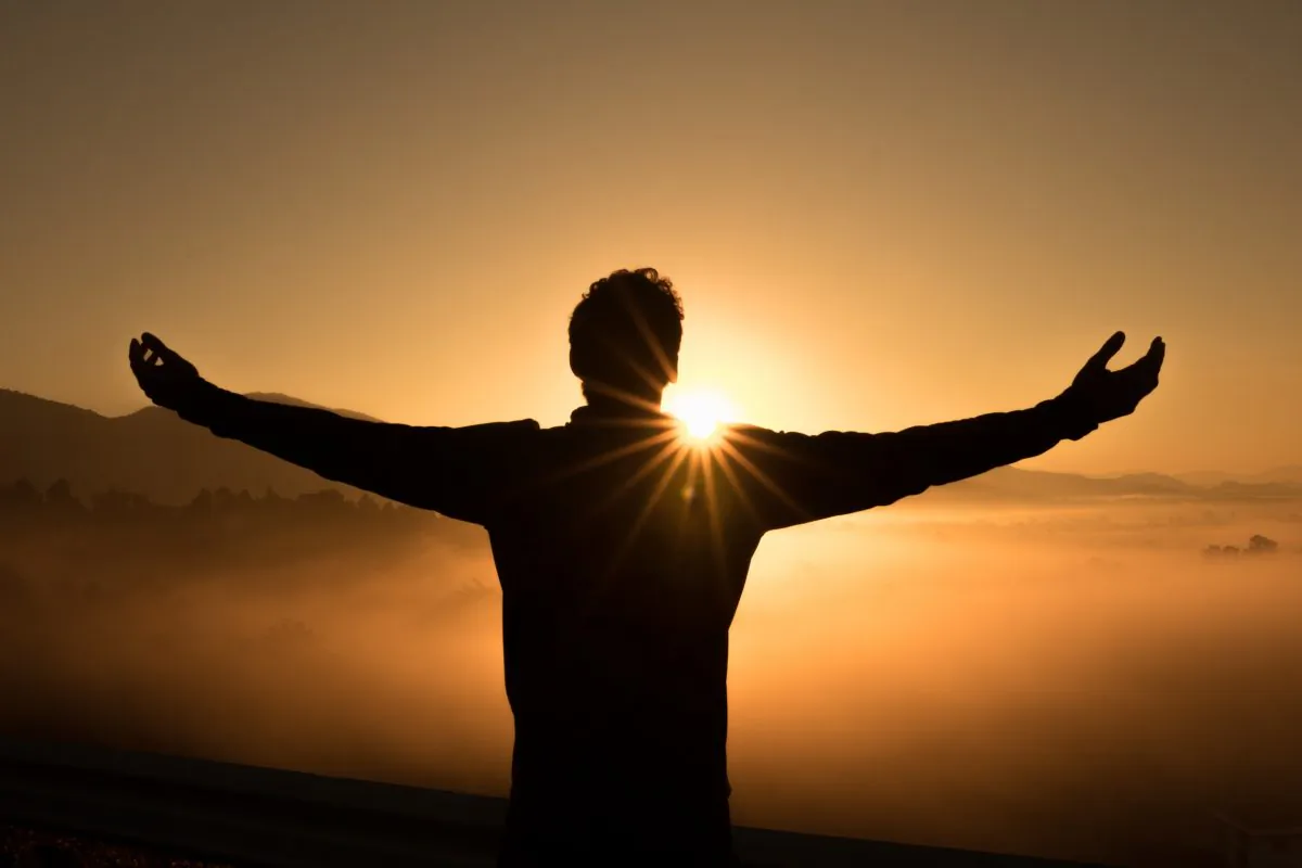 Gratitude is not only a key element to living well, but also to positively impacting organizations and their employees. (Zac Durant/Unsplash)