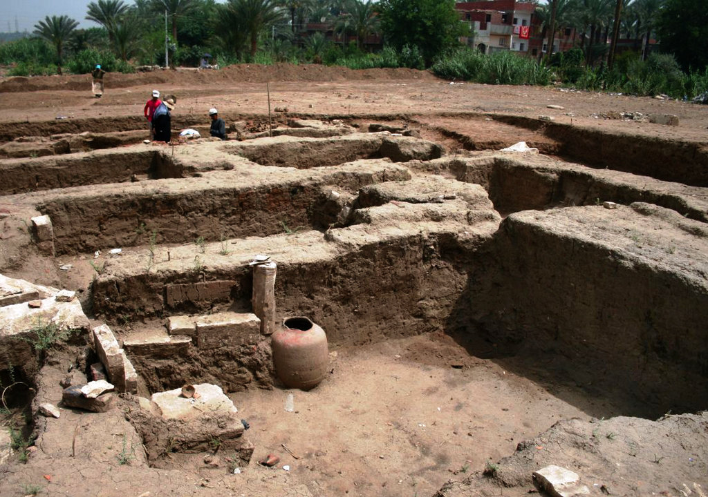 Archaeologists Discover ‘Massive’ Ancient Building in Egypt | The Epoch ...