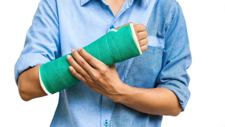 In a research study, students with an immobilized left arm who trained their opposite wrist completely preserved both the strength and muscle volume in the left arm.
(Shutterstock)