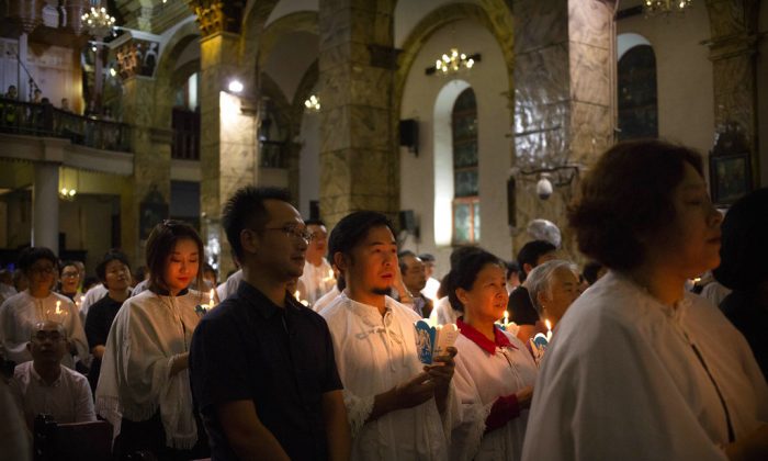 Members of the faithful attend a mass at the Cathedral of the Immaculate Conception, a government-sanctioned Catholic church in Beijing on Sept. 22, 2018. (Mark Schiefelbein/AP)