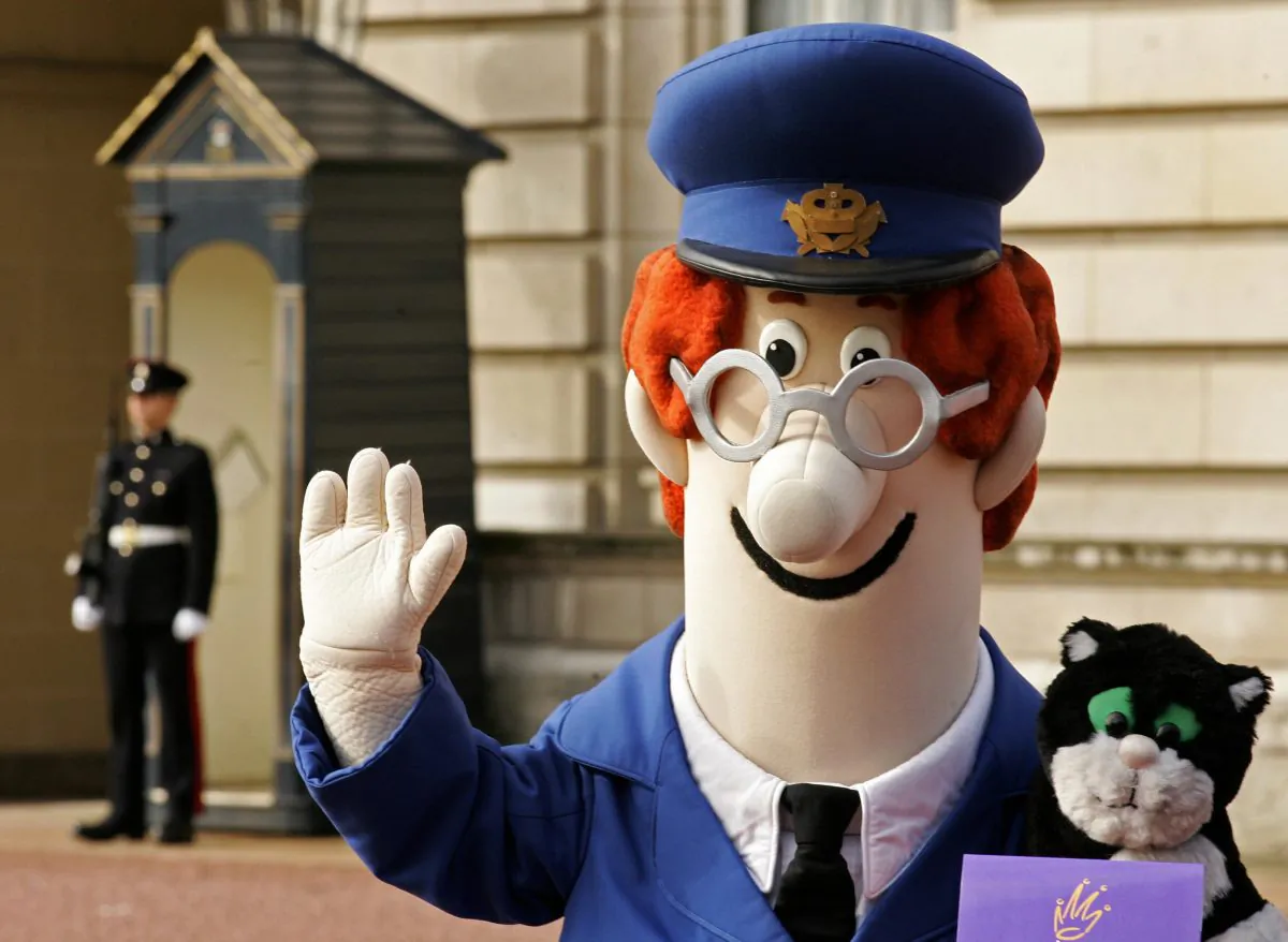 An actor dressed in the costume of animated children's television character Postman Pat leaves Buckingham Palace in London, 23 May 2006. (Carl De Souza/AFP/Getty Images) 


