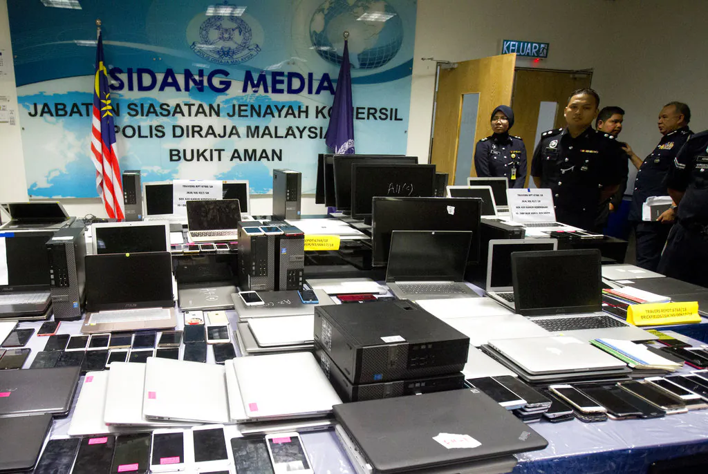 Malaysian Police stands behind evidence before a press conference in Kuala Lumpur, Malaysia on Sept. 28, 2018. (Yam G-Jun/AP)