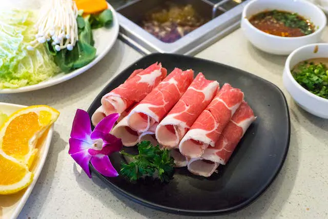 At HaiDiLao, the meat is fresh and high-quality, and sliced slightly thicker than at most hot pot places. (Crystal Shi/The Epoch Times)