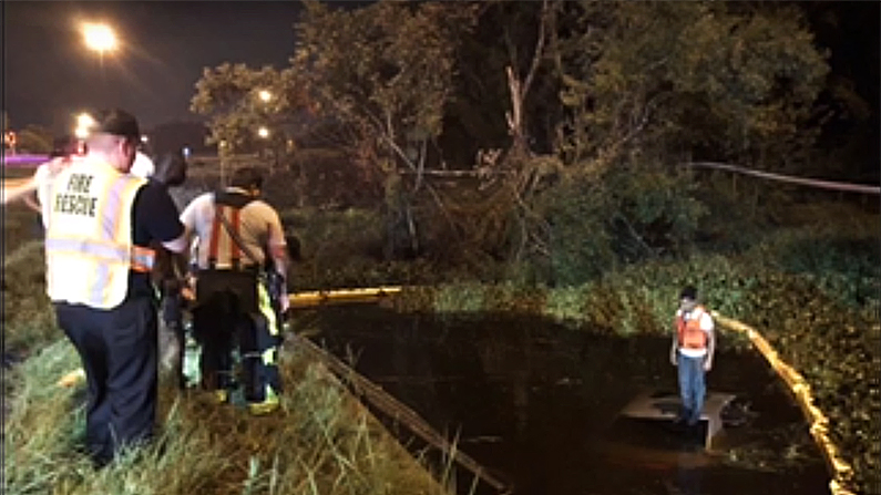 First Responders Rescue Driver From Atop Submerged Car | The Epoch Times