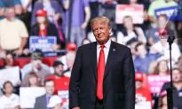 Trump Hails NAFTA Replacement as Victory for US Manufacturers
