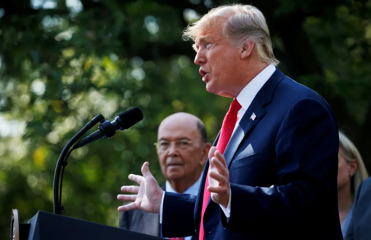 U.S. President Donald Trump announces the United States-Mexico-Canada Agreement (USMCA) as U.S. Commerce Secretary Wilbur Ross looks on during a news conference in the Rose Garden of the White House in Washington, D.C. on Oct. 1, 2018. (Leah Millis/Reuters)
