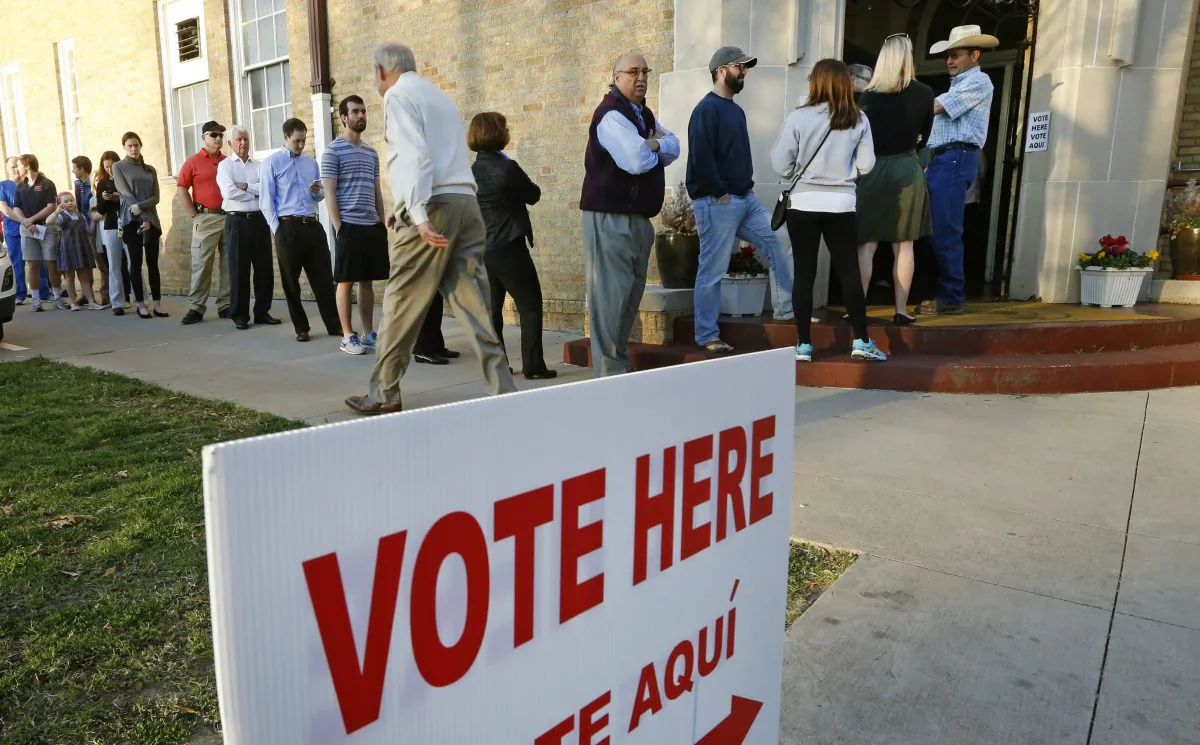 Voters line up to cast their ballots in Fort Worth, Texas on March 1, 2016. (Ron Jenkins/Getty Images)