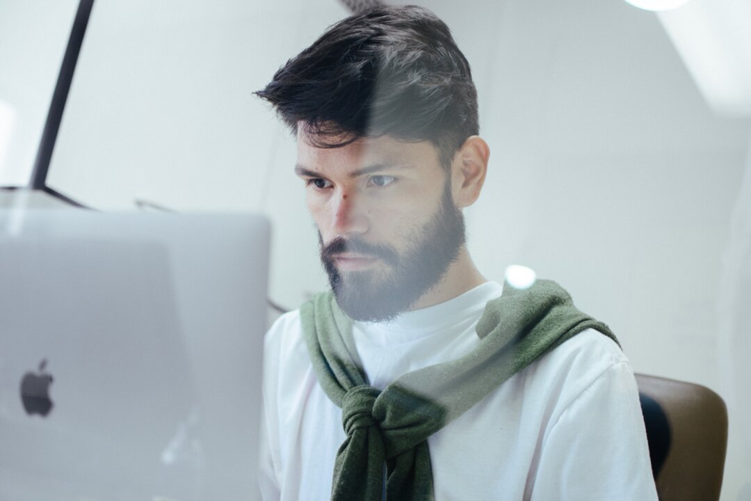 Be sure to set realistic goals and adopt a realistic work schedule with enough breaks. (Miguelangel Miquelena/Unsplash)
