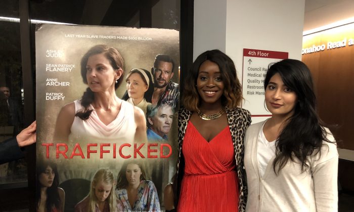 L-R: Actresses Jessica Obilom and Alpa Banker at a "Trafficking" film screening in Glendale, Calif. on Sept. 28. (Annie Wang/The Epoch Times)