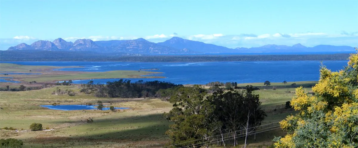 View of Freycinet Peninsula in Tasmania. (Joern Brauns via Wikimedia Commons)
