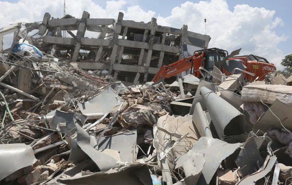 Rescue teams Roa Hotel wreckage