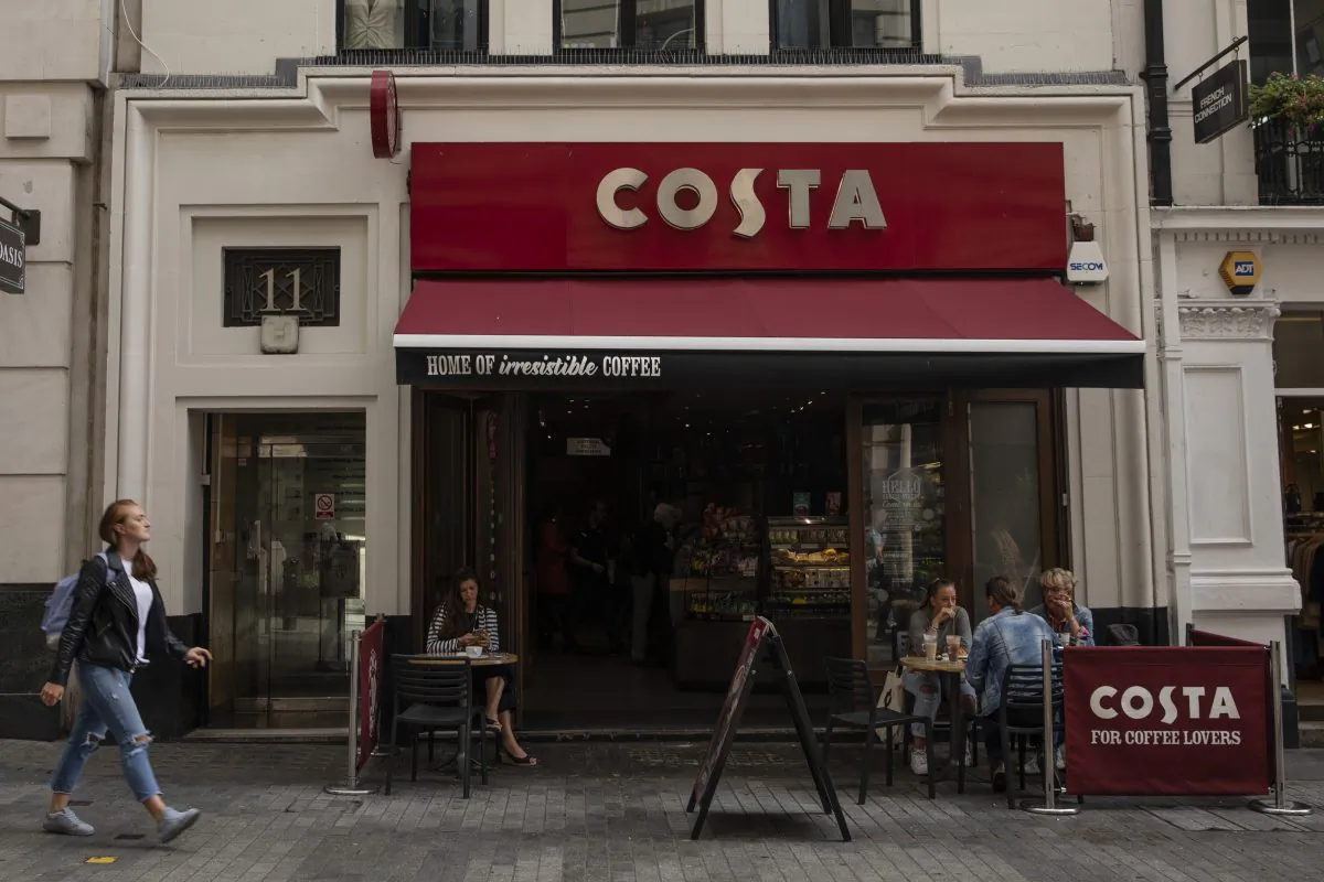 Customers sit outside a Costa Coffee store in London on Aug. 31, 2018. (Dan Kitwood/Getty Images)