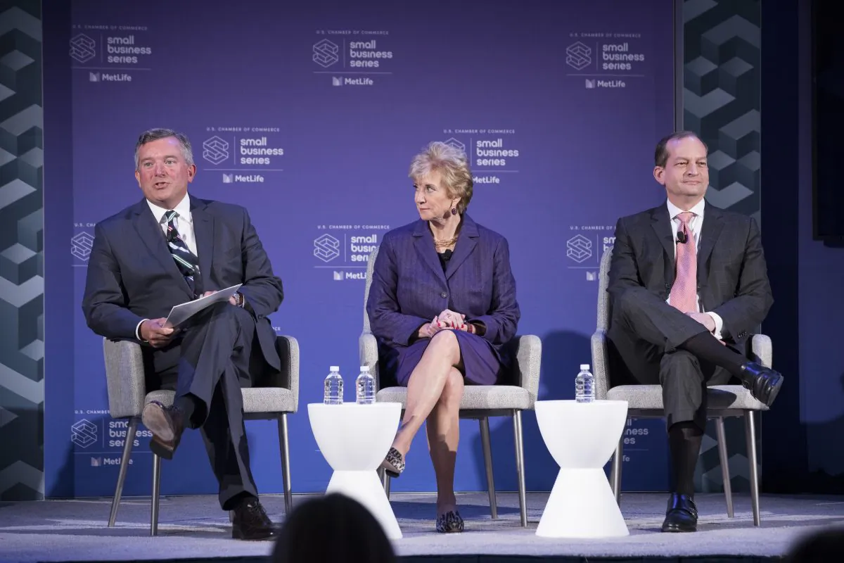 Neil Bradley, senior vice president and chief policy officer at the U.S. Chamber of Commerce, U.S. Small Business Administration head Linda McMahon (C), and Secretary of Labor Alexander Acosta at the U.S. Chamber of Commerce, 2018 Small Business Summit in Washington, on Oct. 3. (Ian Wagreich/U.S. Chamber of Commerce)