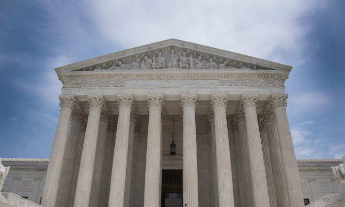 A police officer stands guard on the steps of the US Supreme Court in Washington, DC on June 15, 2017. (JIM WATSON/AFP/Getty Images)