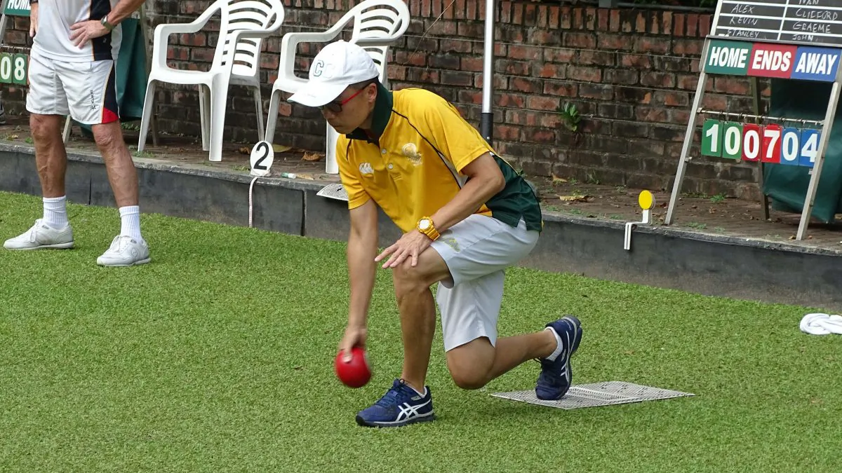 A superb bowl from Stanley Lai of Craigengower Cricket Club in the last end was just enough to ensure a 8-0 victory against Hong Kong Cricket Club last Saturday, Sept 29. The team cut the gap with the leaders Hong Kong Football Club to just three points. (Karen Tang)