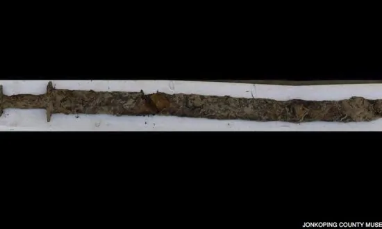 8-Year-Old Swedish-American Girl Pulls 1,500-Year-Old Sword From Lake in Sweden