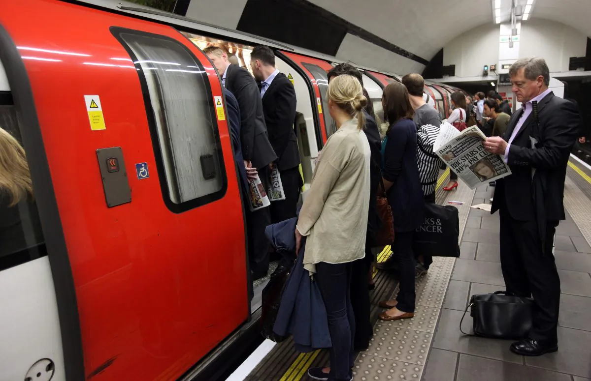Commuters try to board a Tube train in London on June 11, 2009. (Oli Scarff/Getty Images)