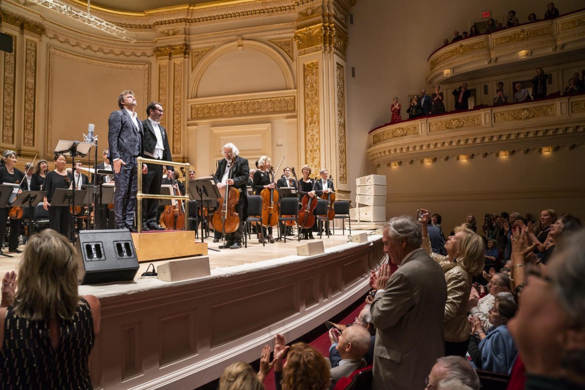 (L–R) Tenor Jonas Kaufmann, conductor Jochen Rieder, and the Orchestra of St. Luke’s at Carnegie Hall on Oct. 5. (Chris Lee)